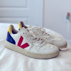 V-10 Veja Sneakers